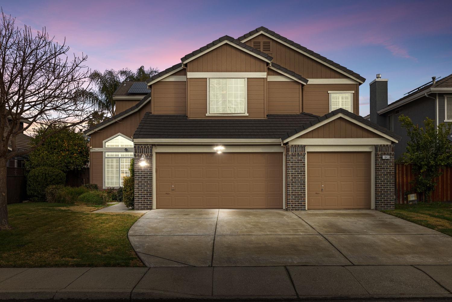 Detail Gallery Image 4 of 52 For 1945 Harvest Landing Ct, Tracy,  CA 95376 - 5 Beds | 3 Baths