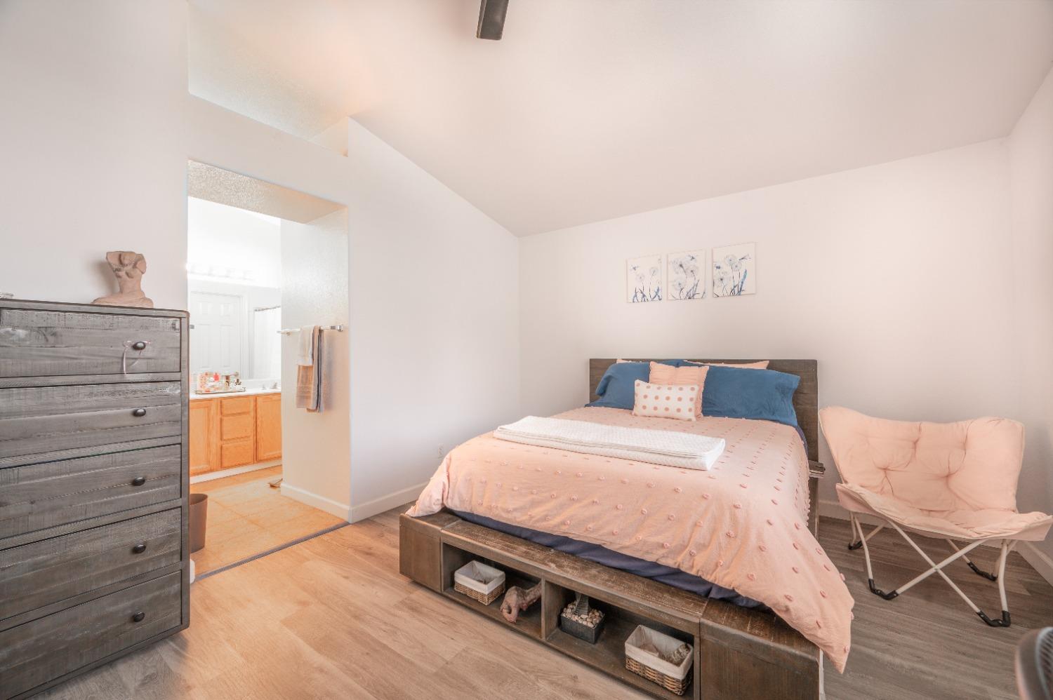 Detail Gallery Image 5 of 40 For 1178 Cherry Oak Ln, Manteca,  CA 95336 - 3 Beds | 2/1 Baths