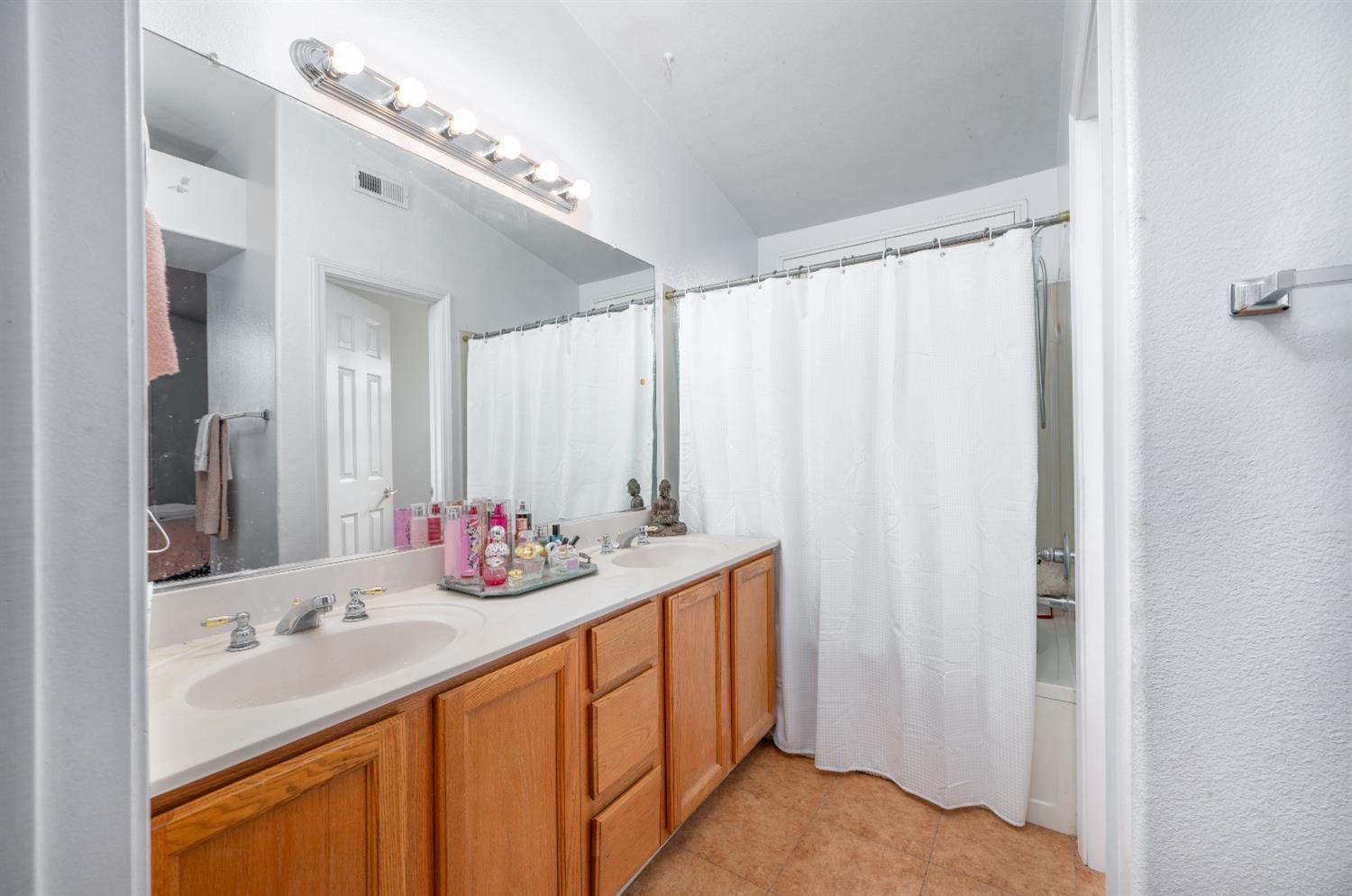 Detail Gallery Image 6 of 40 For 1178 Cherry Oak Ln, Manteca,  CA 95336 - 3 Beds | 2/1 Baths