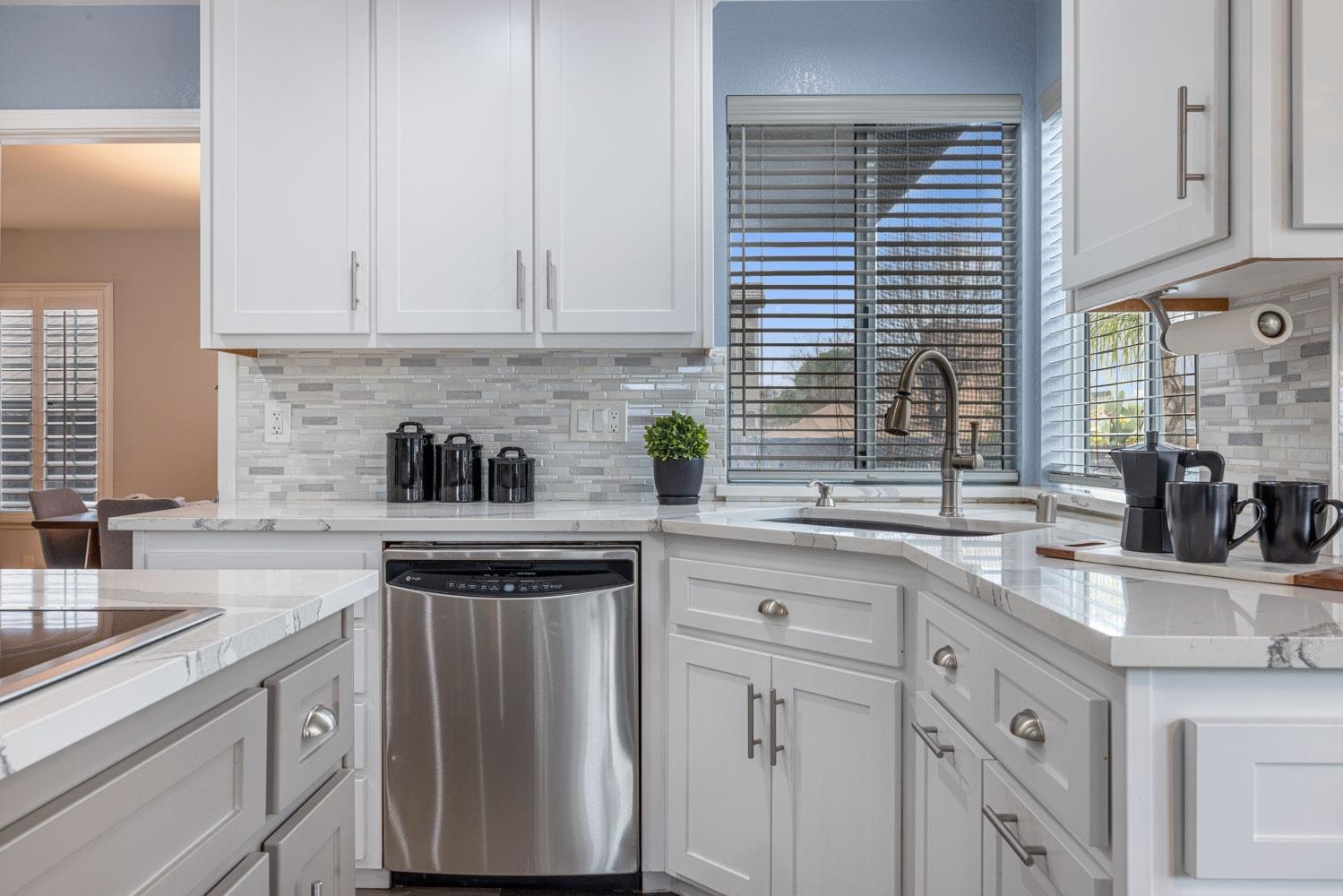 Detail Gallery Image 17 of 52 For 1945 Harvest Landing Ct, Tracy,  CA 95376 - 5 Beds | 3 Baths
