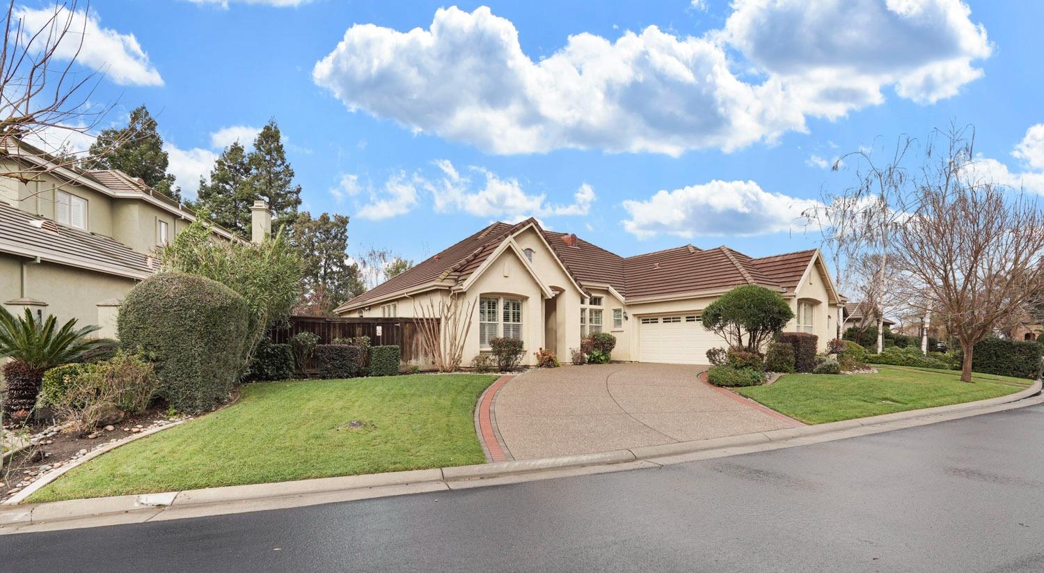 Detail Gallery Image 3 of 60 For 5062 Spanish Bay Cir, Stockton,  CA 95219 - 4 Beds | 2/1 Baths