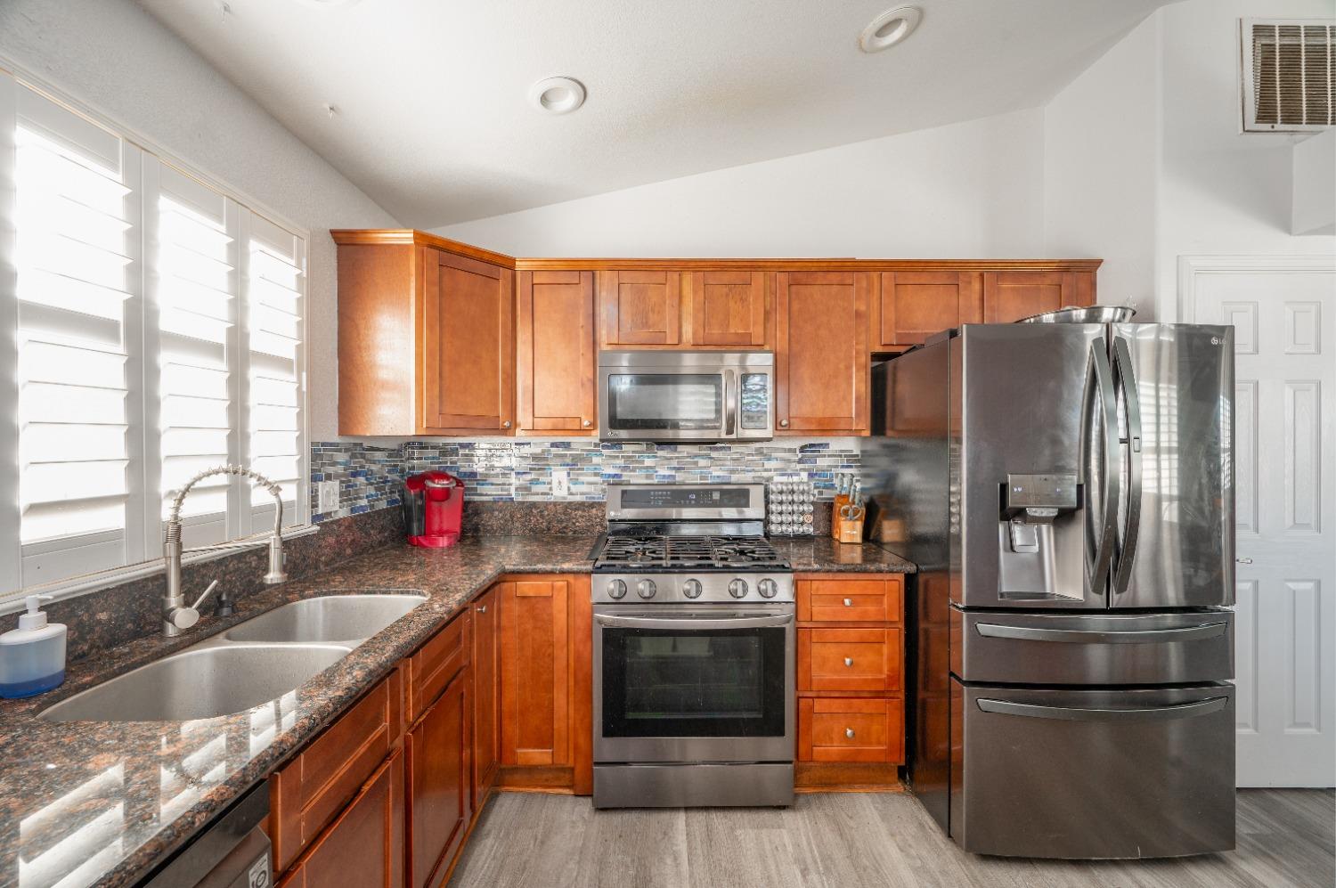 Detail Gallery Image 14 of 40 For 1178 Cherry Oak Ln, Manteca,  CA 95336 - 3 Beds | 2/1 Baths