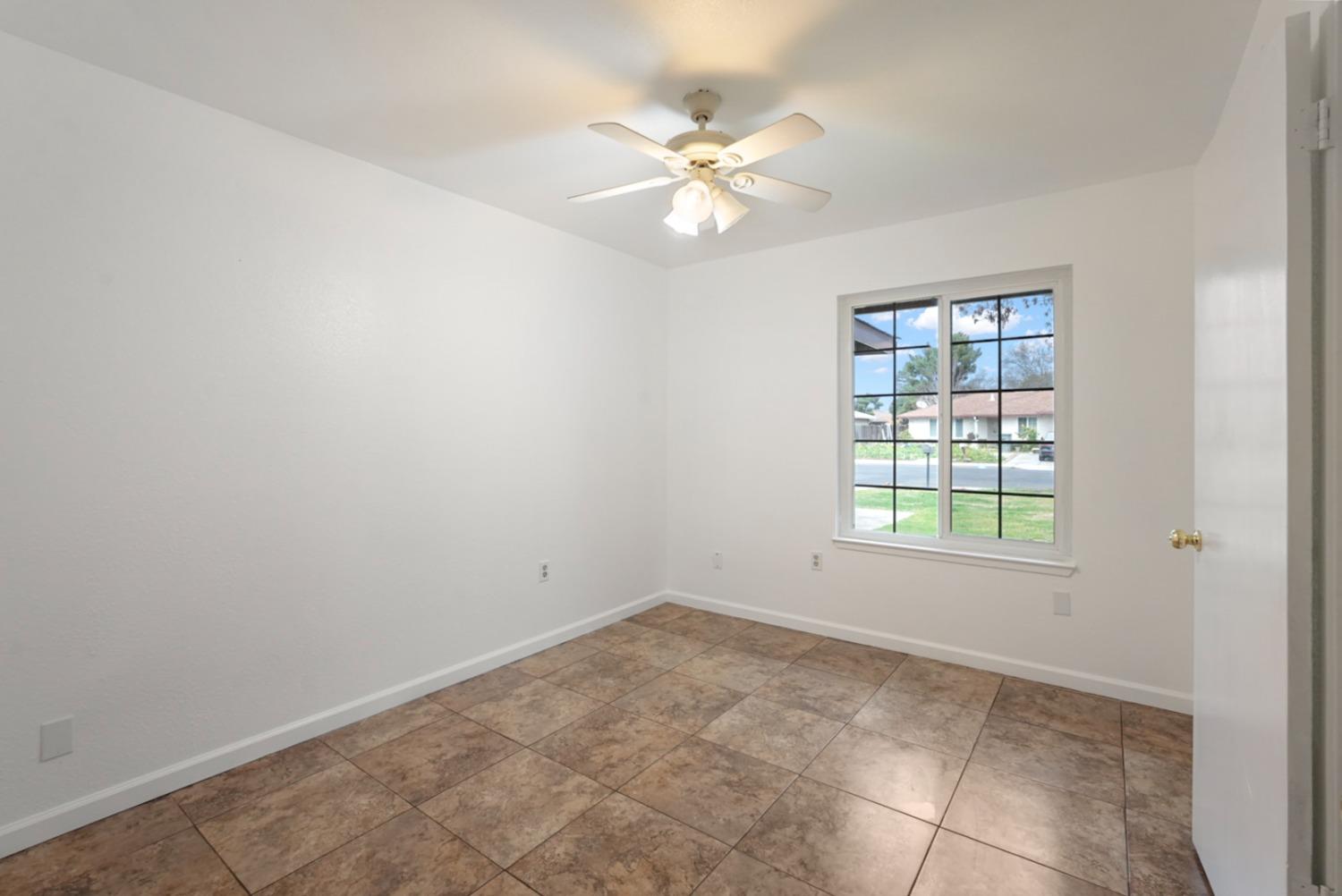 Detail Gallery Image 14 of 32 For 1604 Clevenger Dr, Modesto,  CA 95356 - 3 Beds | 2 Baths