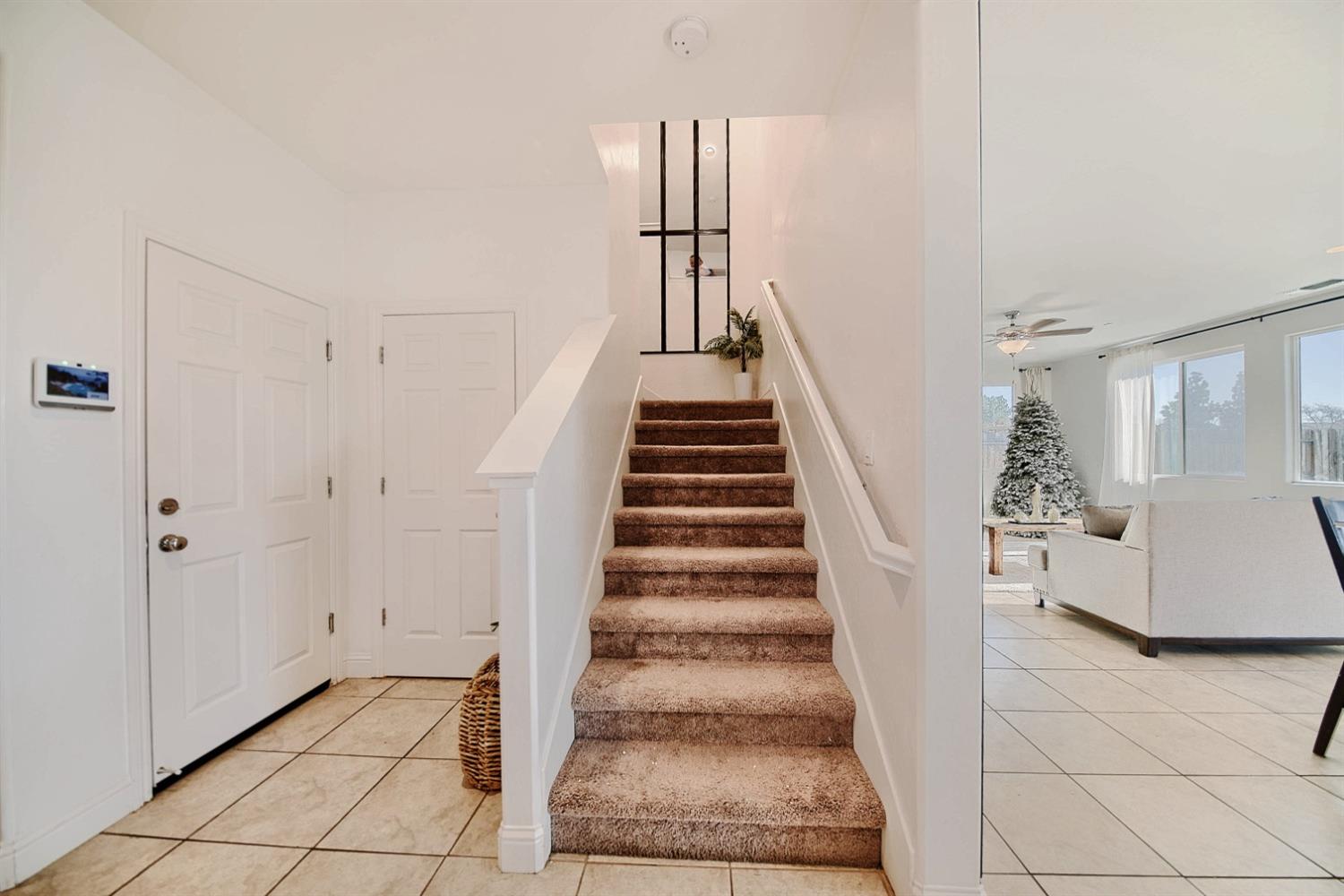 Detail Gallery Image 9 of 97 For 2045 Edwards St, Los Banos,  CA 93635 - 5 Beds | 3/1 Baths