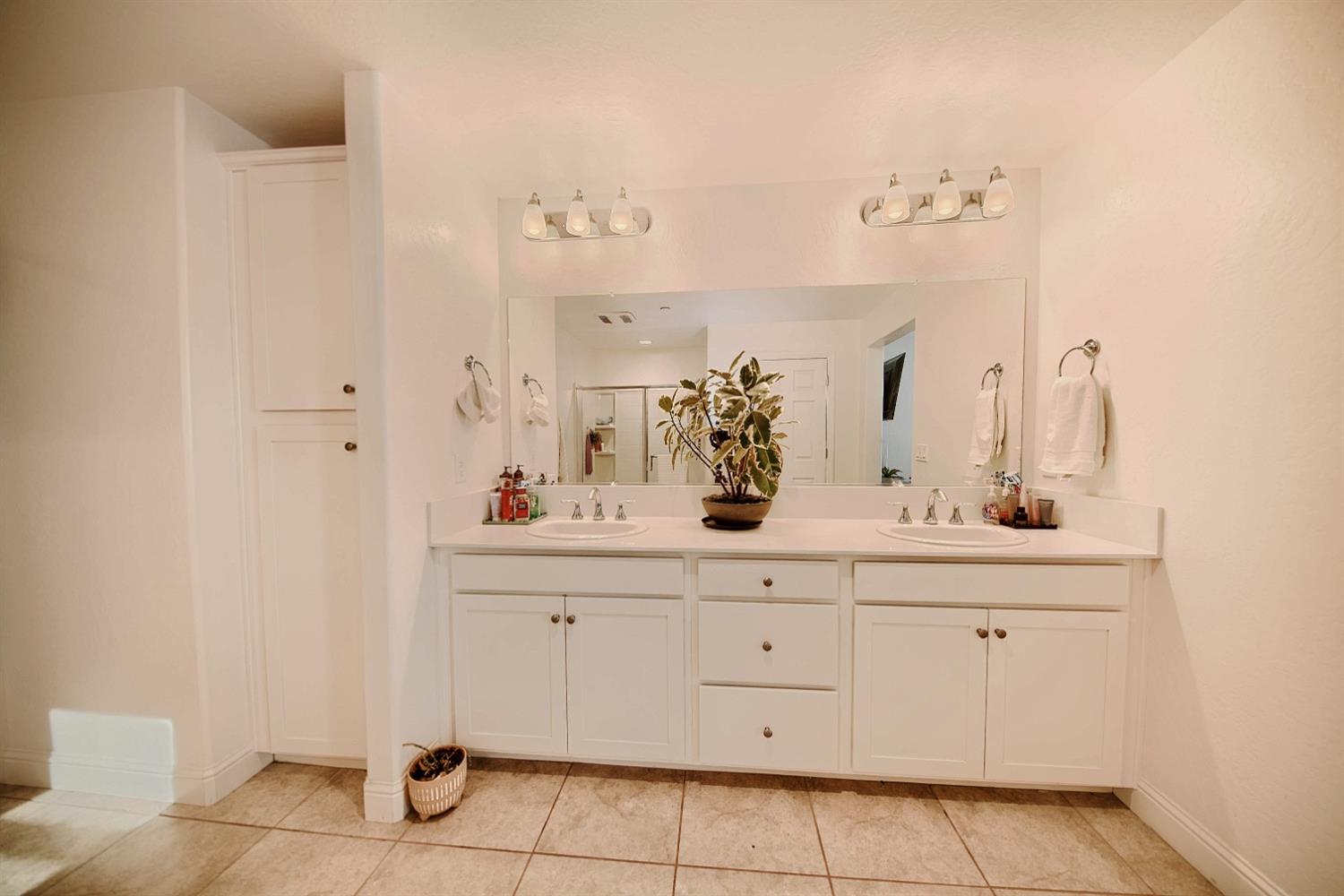 Detail Gallery Image 83 of 97 For 2045 Edwards St, Los Banos,  CA 93635 - 5 Beds | 3/1 Baths