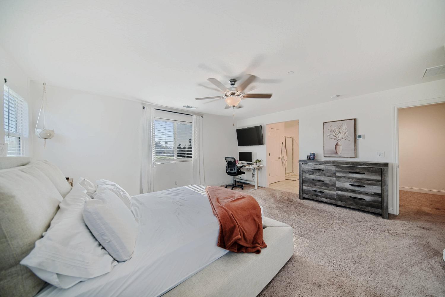 Detail Gallery Image 79 of 97 For 2045 Edwards St, Los Banos,  CA 93635 - 5 Beds | 3/1 Baths
