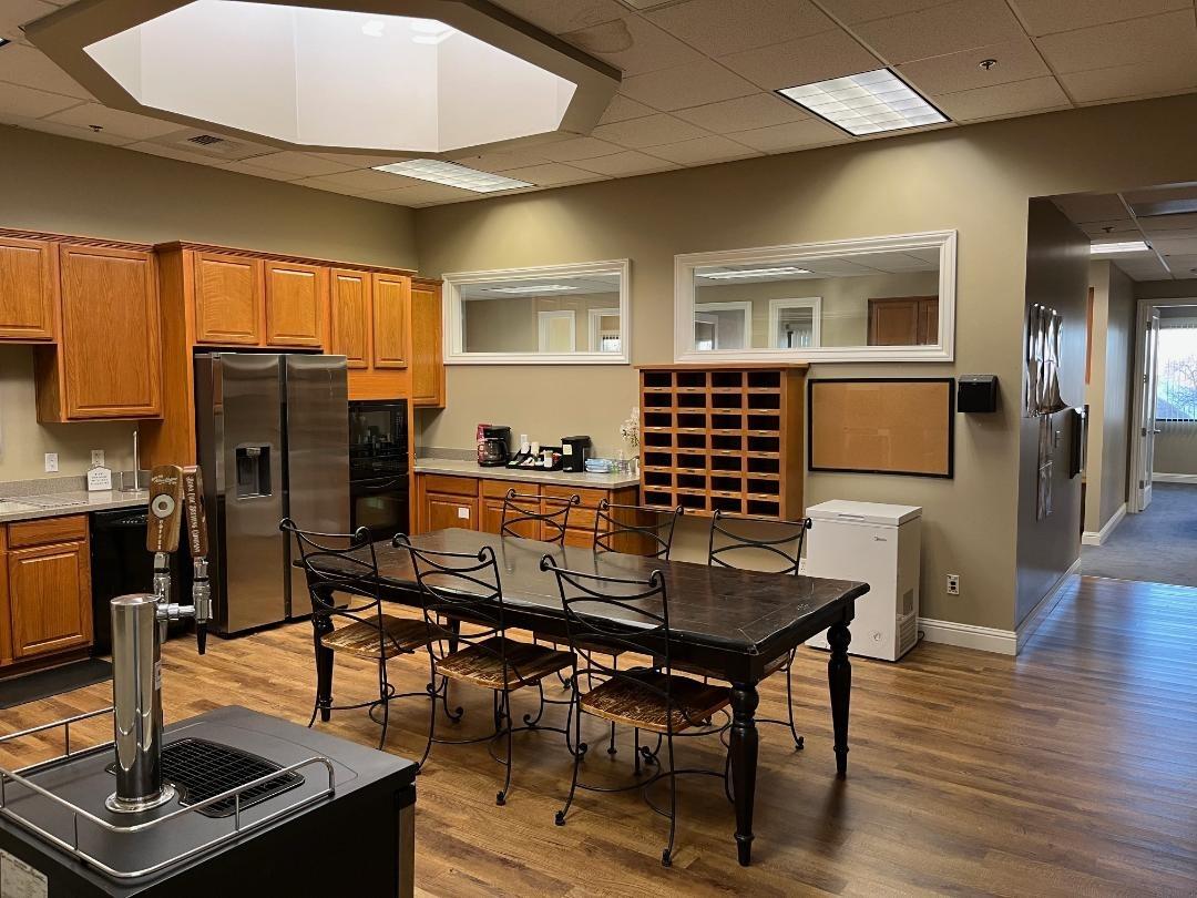 Detail Gallery Image 5 of 9 For 4401 Hazel Ridge Ave, Fair Oaks,  CA 95628 - – Beds | – Baths
