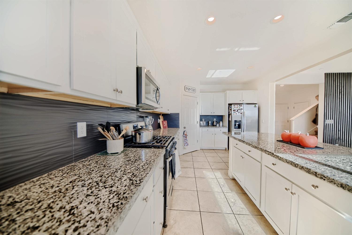 Detail Gallery Image 25 of 97 For 2045 Edwards St, Los Banos,  CA 93635 - 5 Beds | 3/1 Baths