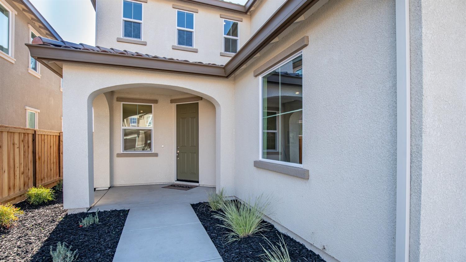 Detail Gallery Image 4 of 54 For 2644 Wisteria Dr, Lodi,  CA 95242 - 5 Beds | 3 Baths