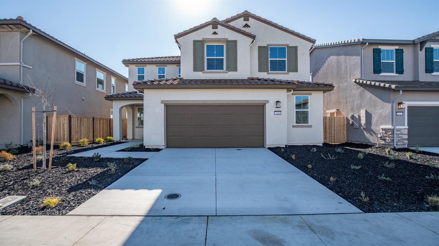 Detail Gallery Image 2 of 54 For 2644 Wisteria Dr, Lodi,  CA 95242 - 5 Beds | 3 Baths