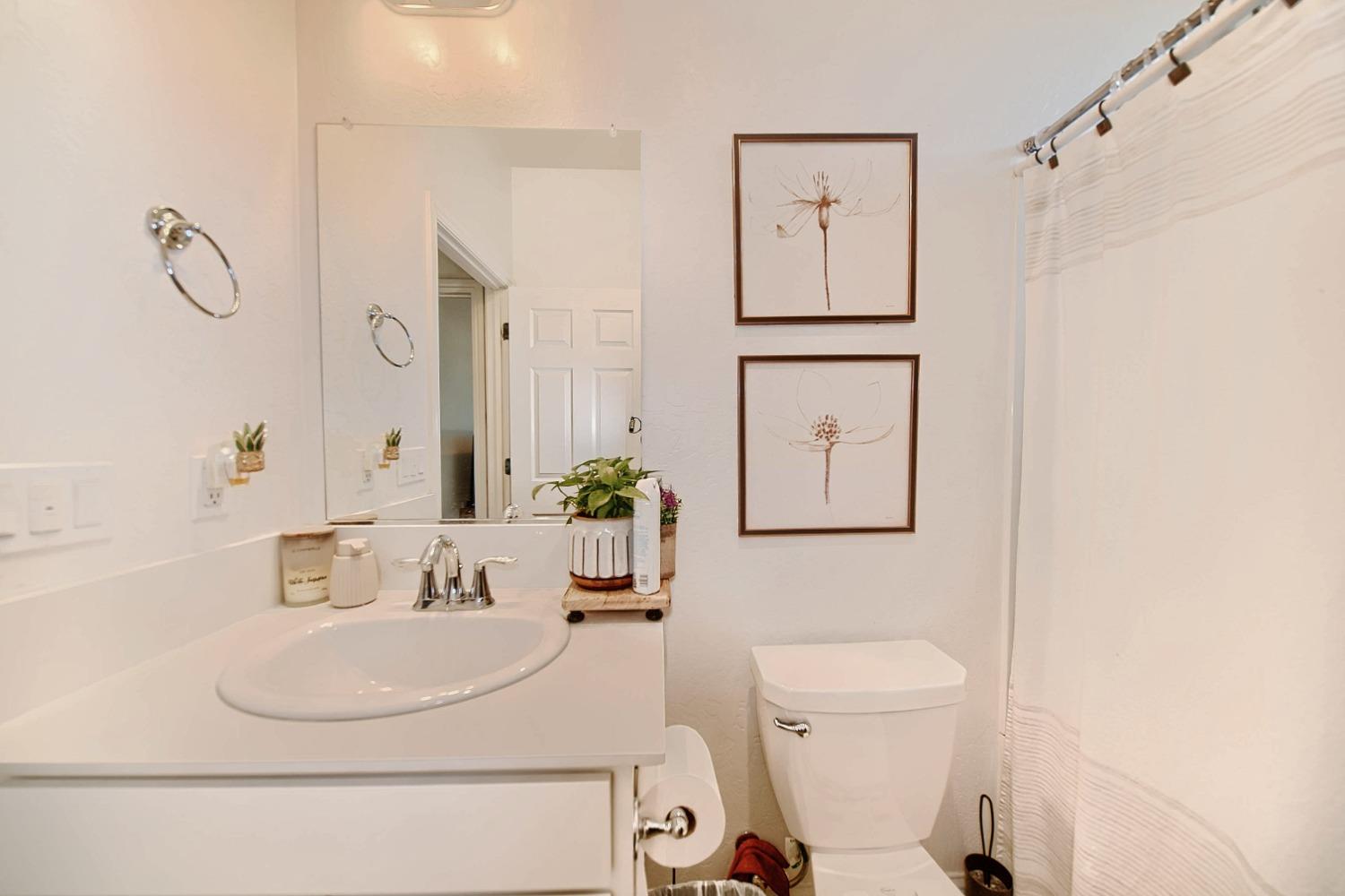 Detail Gallery Image 14 of 97 For 2045 Edwards St, Los Banos,  CA 93635 - 5 Beds | 3/1 Baths