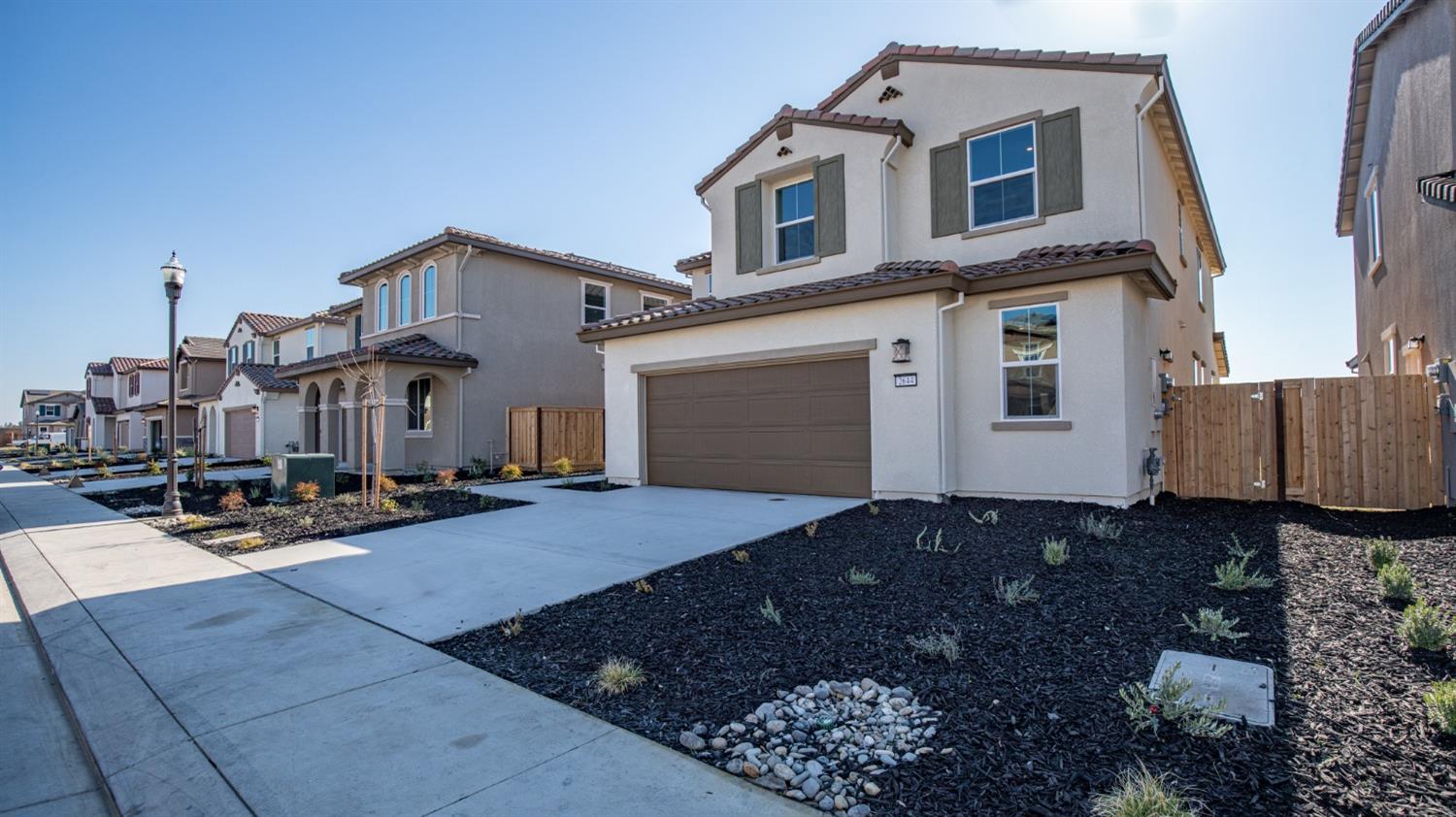 Detail Gallery Image 3 of 54 For 2644 Wisteria Dr, Lodi,  CA 95242 - 5 Beds | 3 Baths