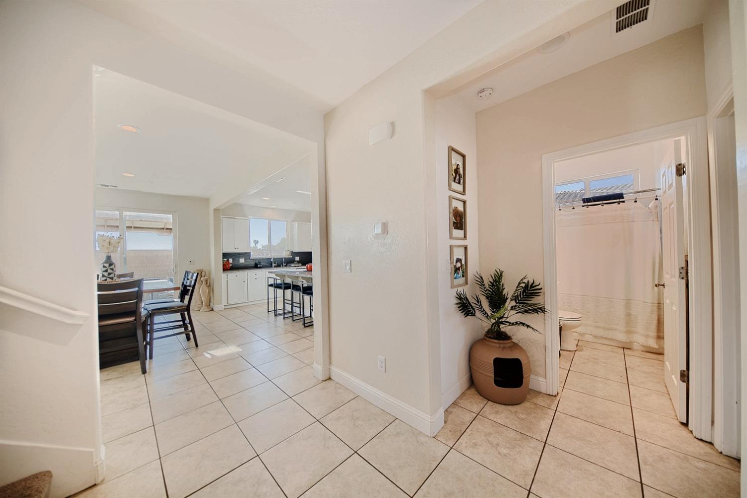 Detail Gallery Image 20 of 97 For 2045 Edwards St, Los Banos,  CA 93635 - 5 Beds | 3/1 Baths
