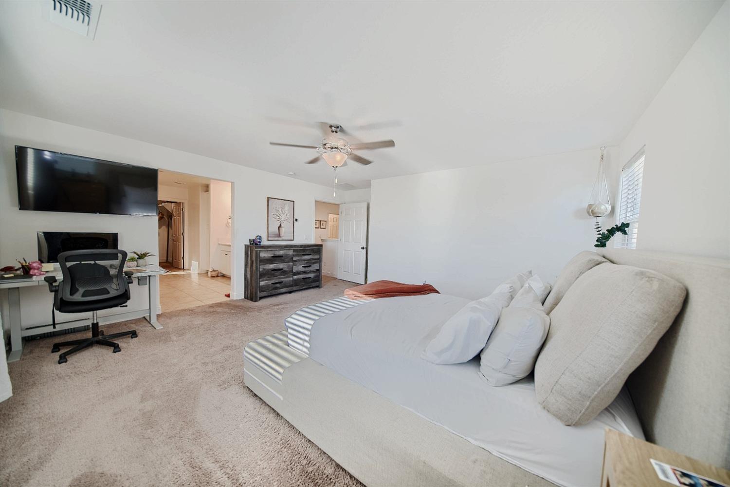 Detail Gallery Image 78 of 97 For 2045 Edwards St, Los Banos,  CA 93635 - 5 Beds | 3/1 Baths