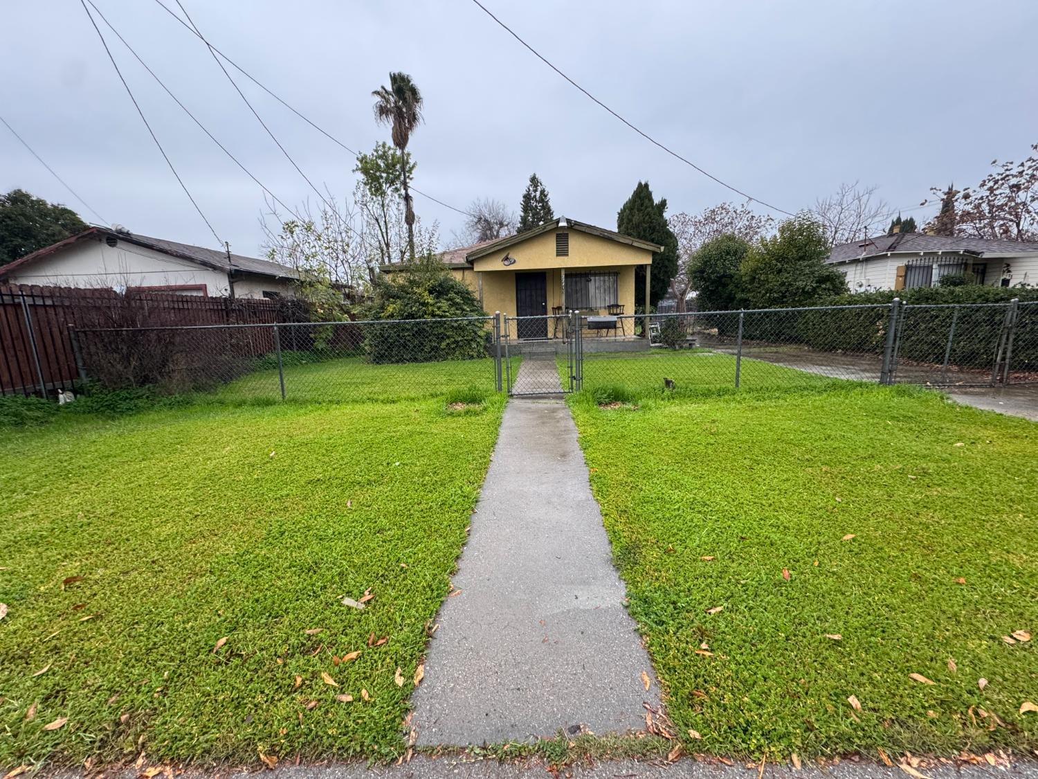 Detail Gallery Image 2 of 12 For 2221 S Ophir St, Stockton,  CA 95205 - 2 Beds | 1 Baths