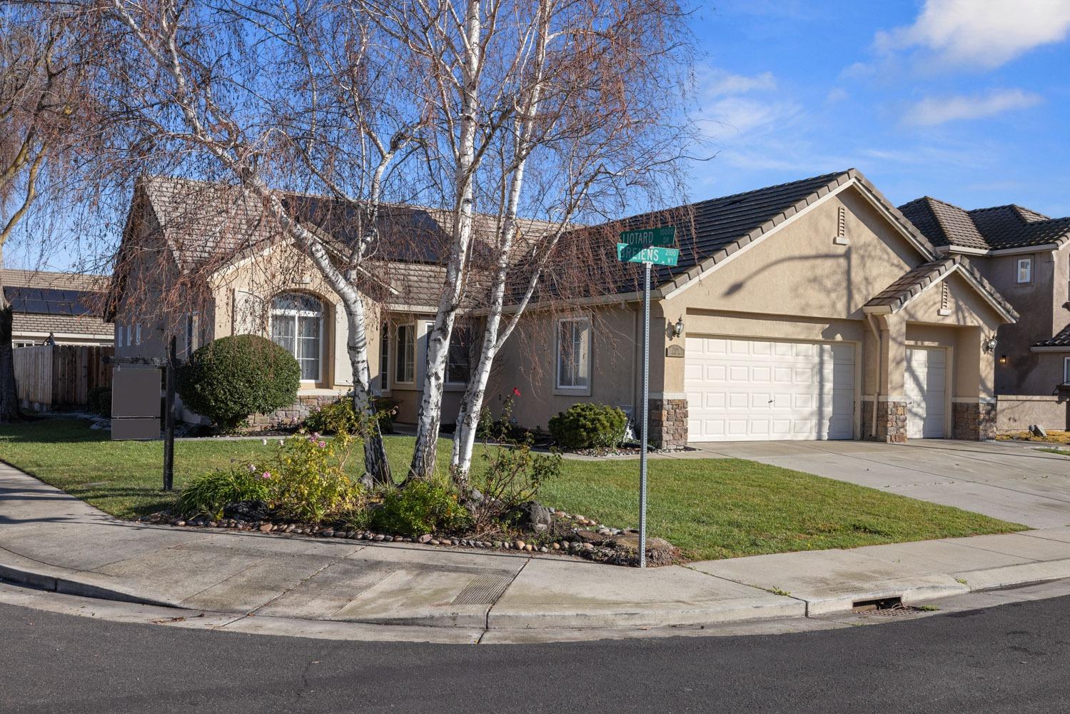 Detail Gallery Image 1 of 36 For 2189 Breiens Way, Stockton,  CA 95209 - 3 Beds | 2 Baths