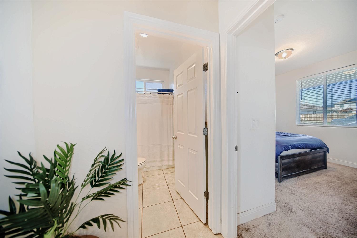 Detail Gallery Image 11 of 97 For 2045 Edwards St, Los Banos,  CA 93635 - 5 Beds | 3/1 Baths
