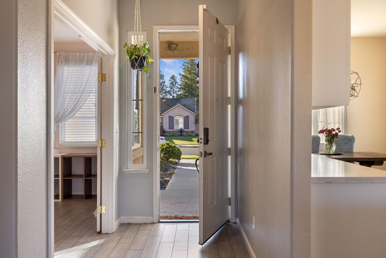 Detail Gallery Image 6 of 36 For 2189 Breiens Way, Stockton,  CA 95209 - 3 Beds | 2 Baths