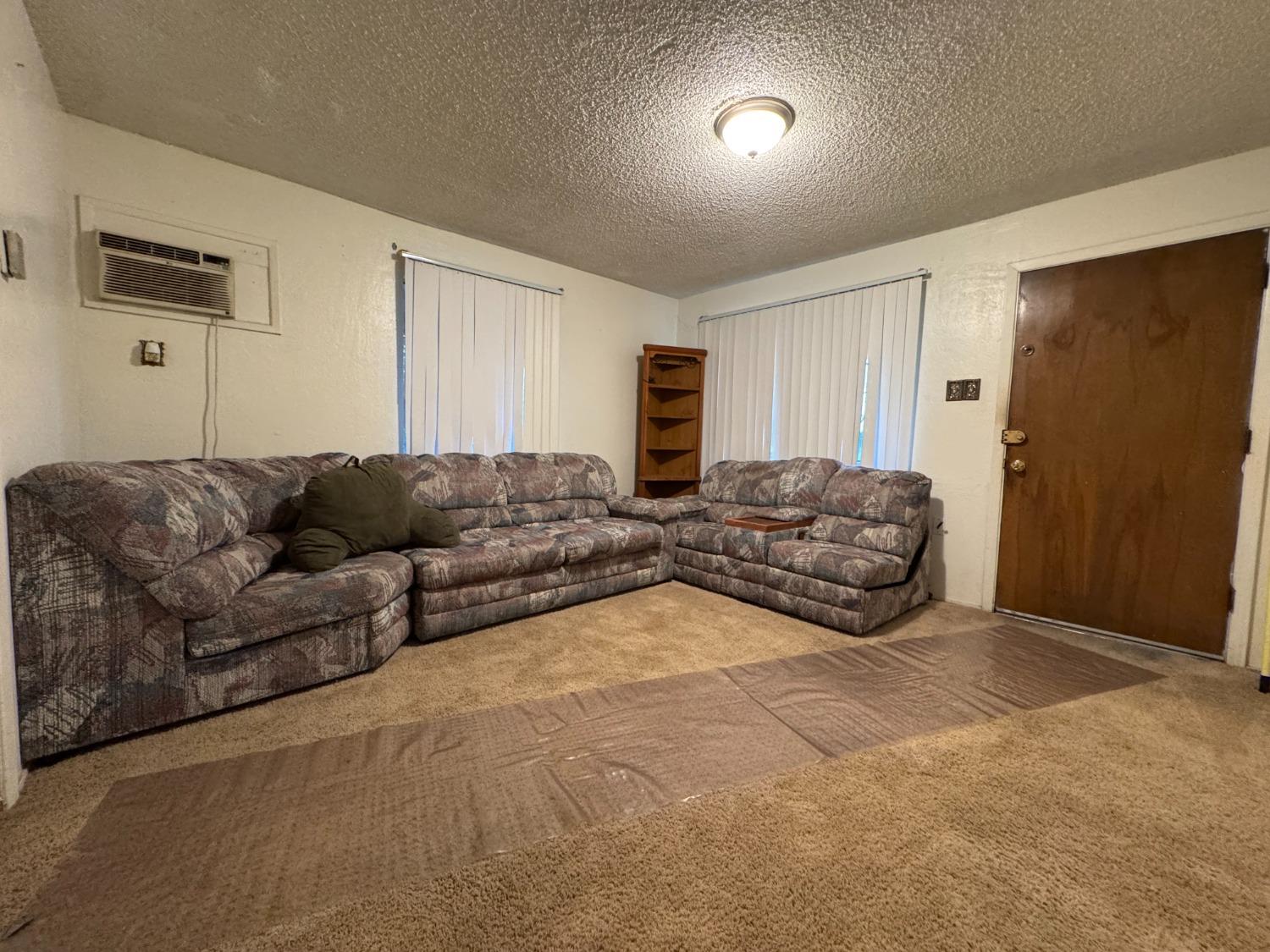 Detail Gallery Image 4 of 12 For 2221 S Ophir St, Stockton,  CA 95205 - 2 Beds | 1 Baths