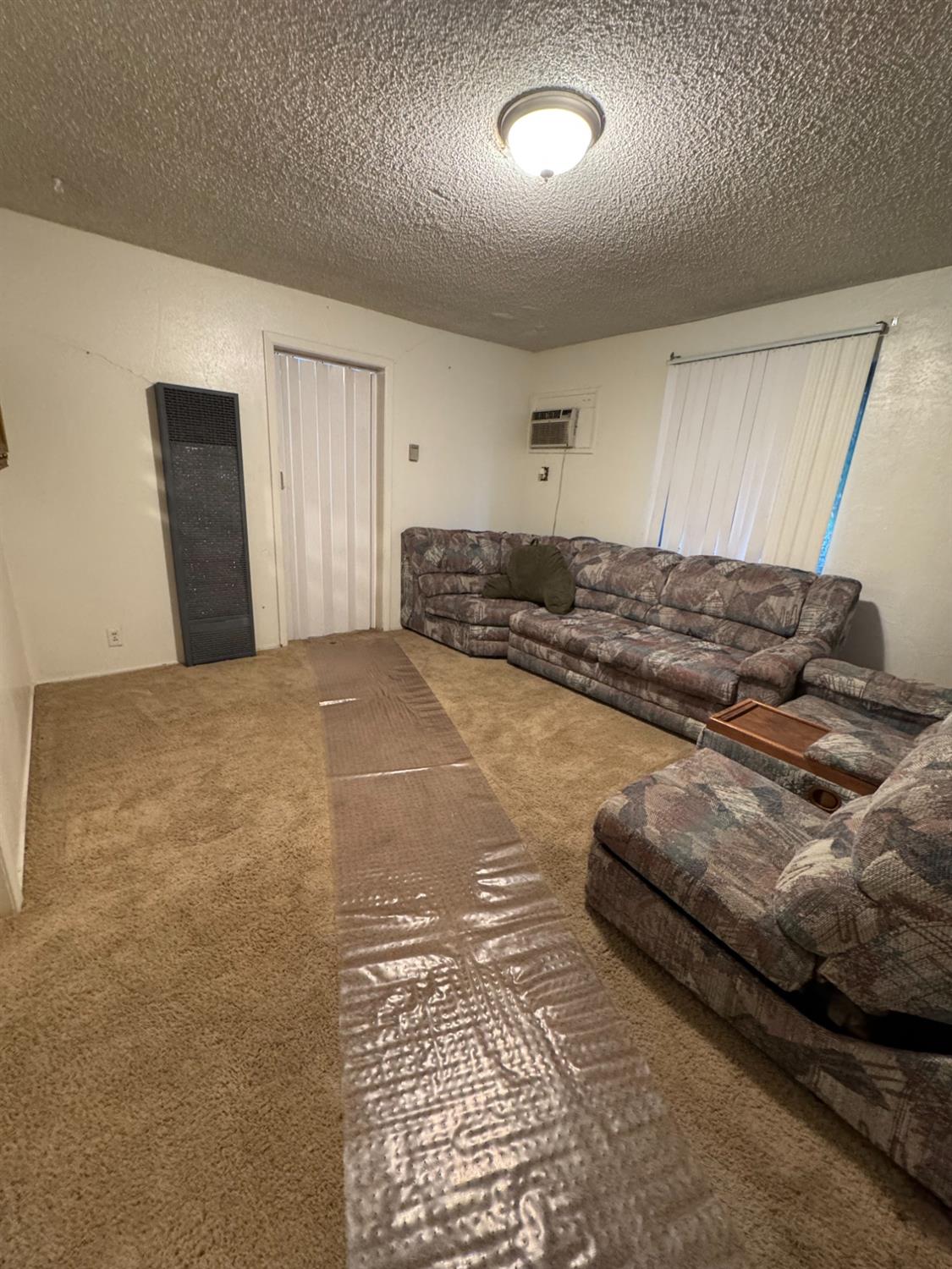 Detail Gallery Image 3 of 12 For 2221 S Ophir St, Stockton,  CA 95205 - 2 Beds | 1 Baths