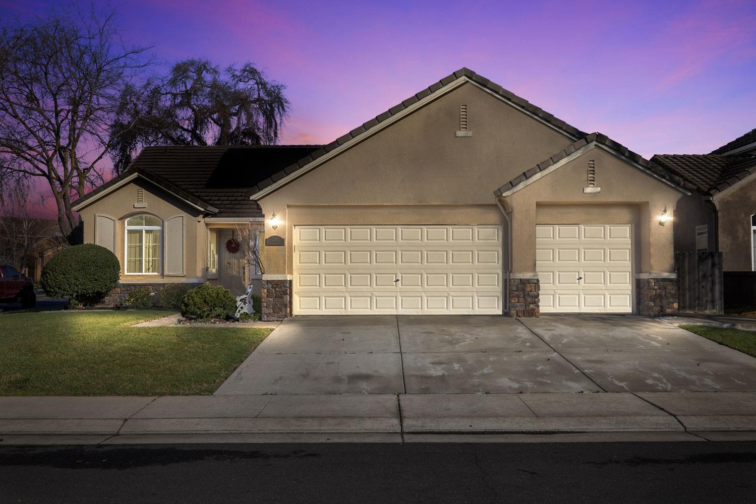 Detail Gallery Image 2 of 36 For 2189 Breiens Way, Stockton,  CA 95209 - 3 Beds | 2 Baths