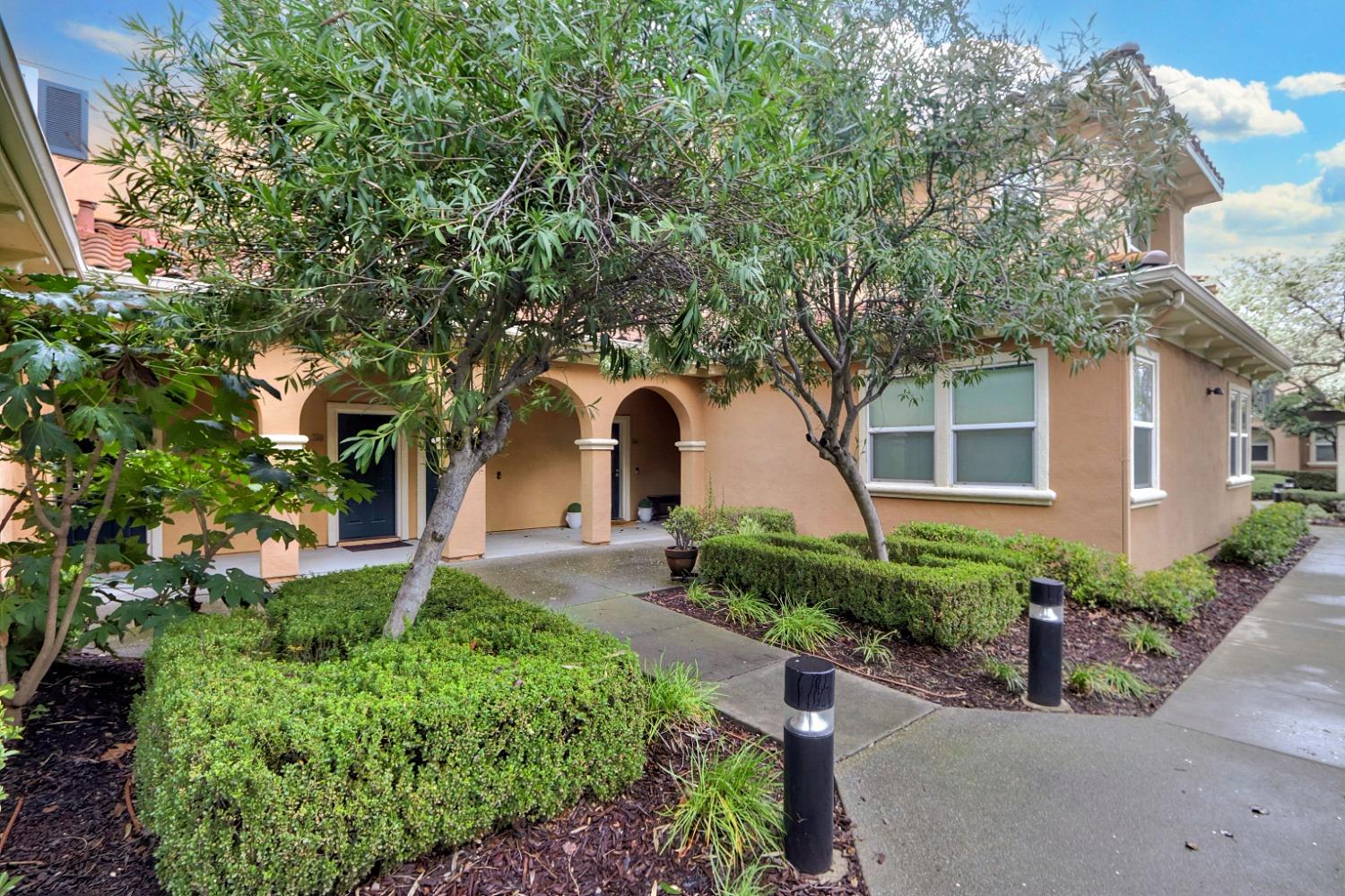 Photo #5: 225014204 Listing: Photo #5
