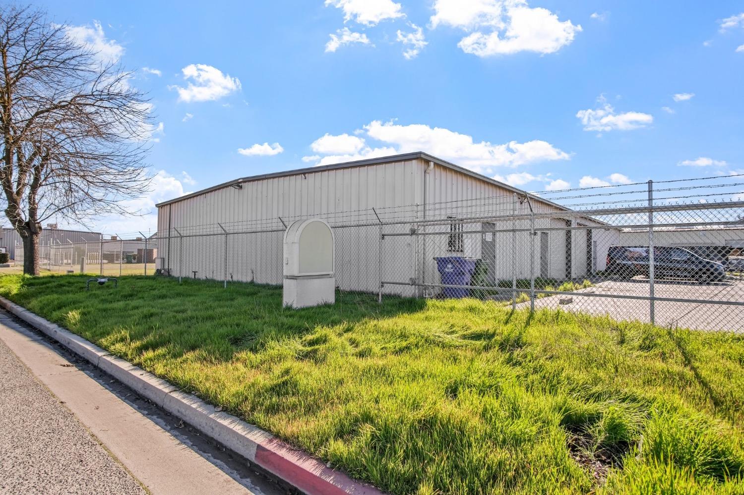 Detail Gallery Image 3 of 29 For 460 Airpark, Atwater,  CA 95301 - – Beds | – Baths