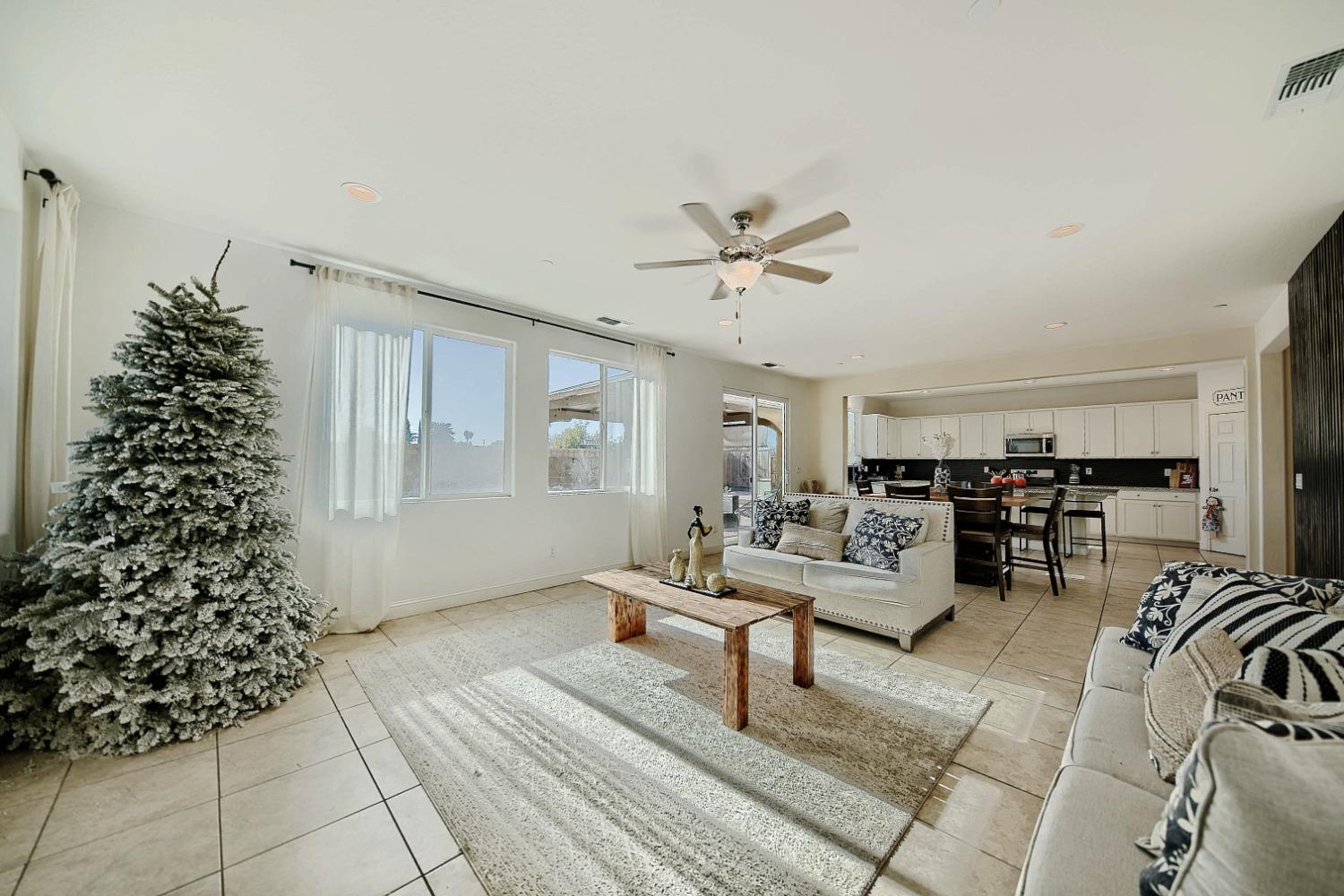 Detail Gallery Image 37 of 97 For 2045 Edwards St, Los Banos,  CA 93635 - 5 Beds | 3/1 Baths
