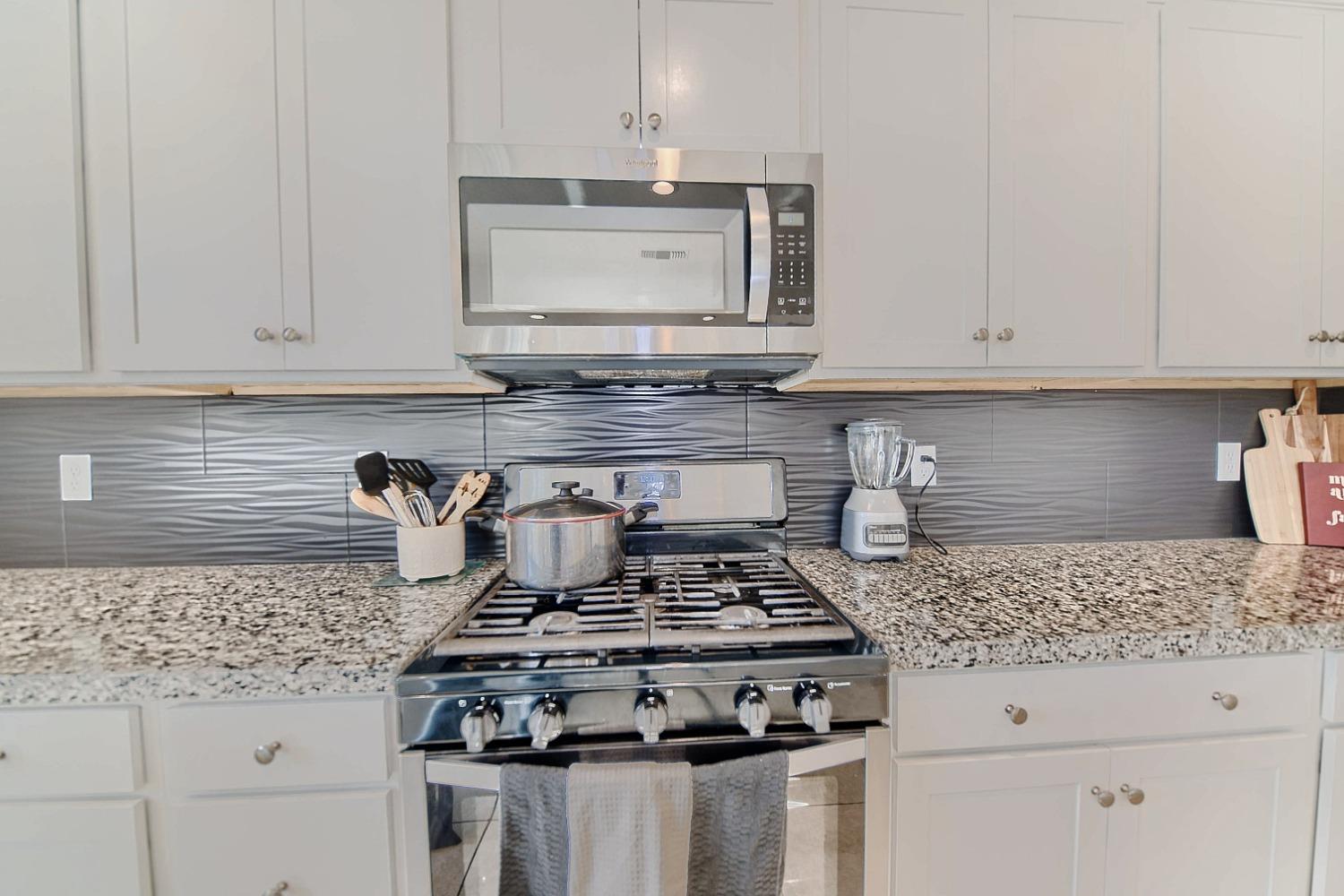 Detail Gallery Image 27 of 97 For 2045 Edwards St, Los Banos,  CA 93635 - 5 Beds | 3/1 Baths