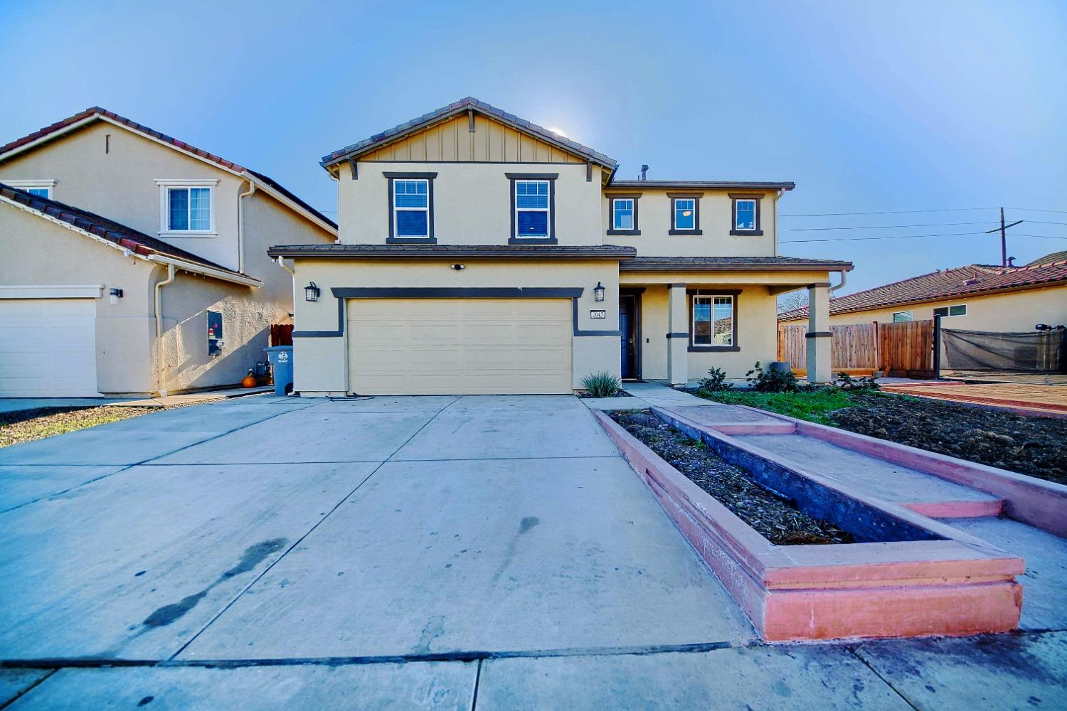 Detail Gallery Image 1 of 97 For 2045 Edwards St, Los Banos,  CA 93635 - 5 Beds | 3/1 Baths