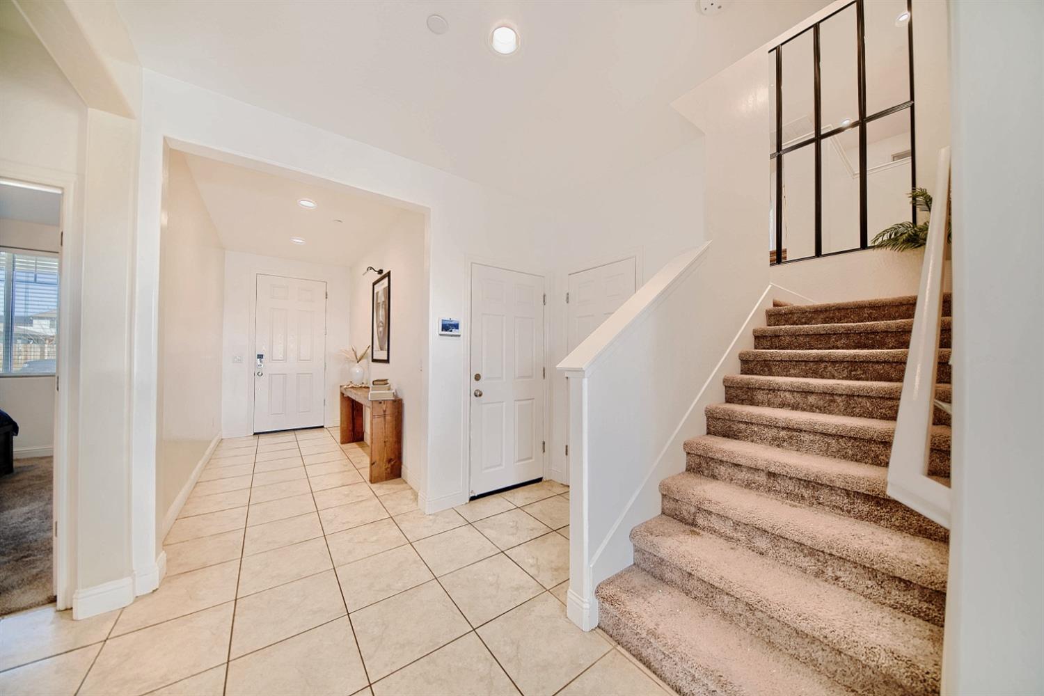 Detail Gallery Image 10 of 97 For 2045 Edwards St, Los Banos,  CA 93635 - 5 Beds | 3/1 Baths