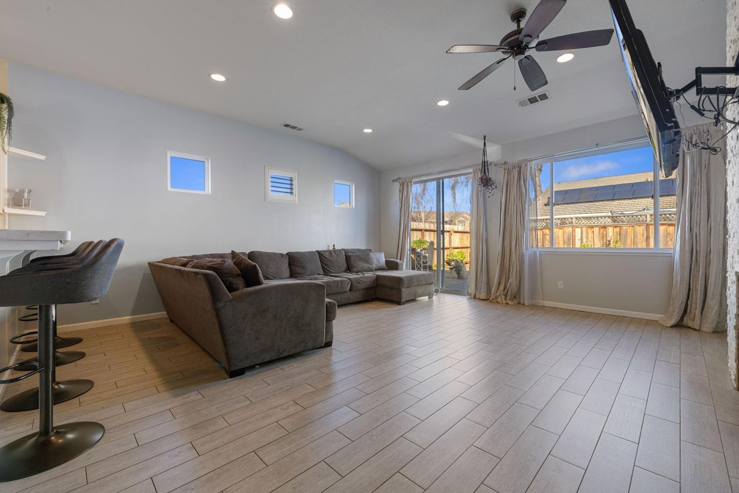 Detail Gallery Image 18 of 36 For 2189 Breiens Way, Stockton,  CA 95209 - 3 Beds | 2 Baths
