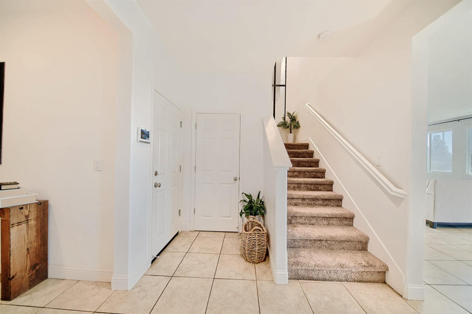 Detail Gallery Image 8 of 97 For 2045 Edwards St, Los Banos,  CA 93635 - 5 Beds | 3/1 Baths
