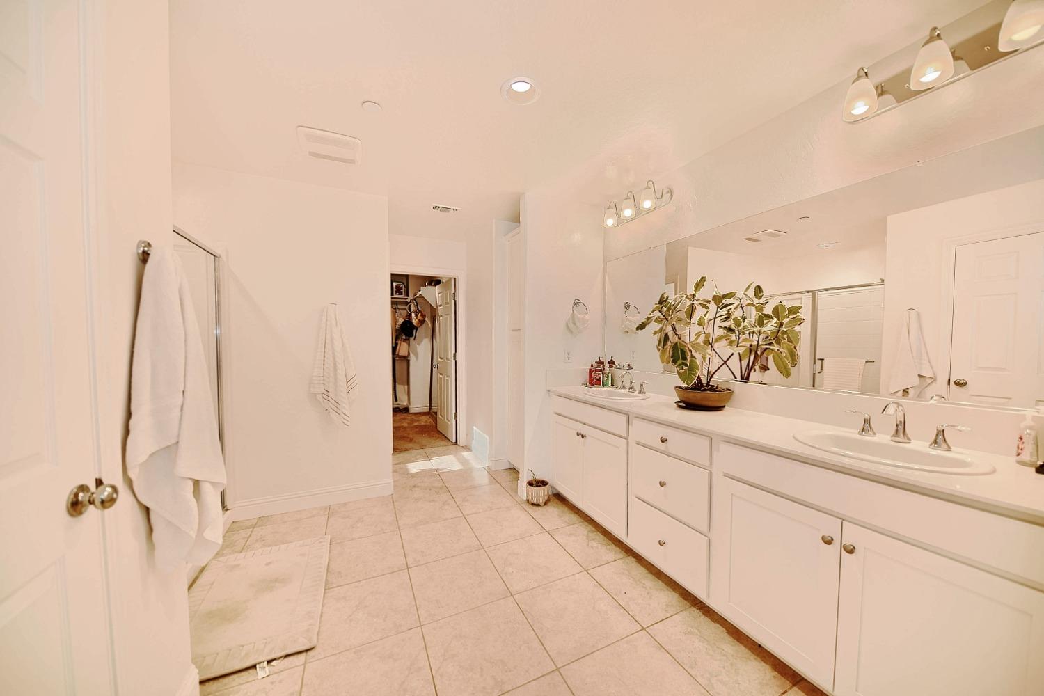 Detail Gallery Image 82 of 97 For 2045 Edwards St, Los Banos,  CA 93635 - 5 Beds | 3/1 Baths