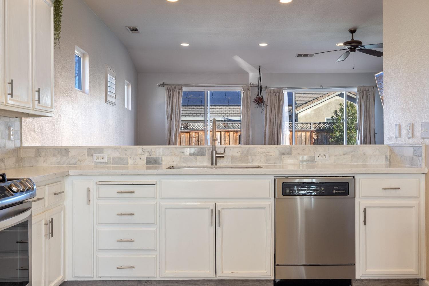 Detail Gallery Image 12 of 36 For 2189 Breiens Way, Stockton,  CA 95209 - 3 Beds | 2 Baths