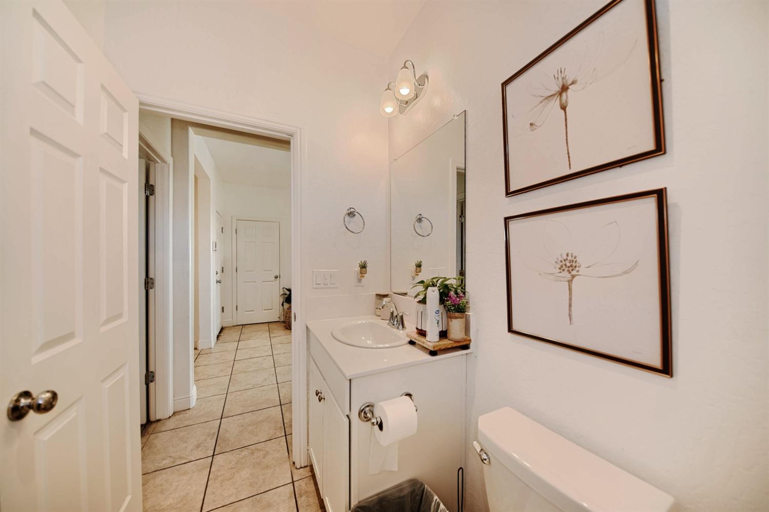 Detail Gallery Image 13 of 97 For 2045 Edwards St, Los Banos,  CA 93635 - 5 Beds | 3/1 Baths