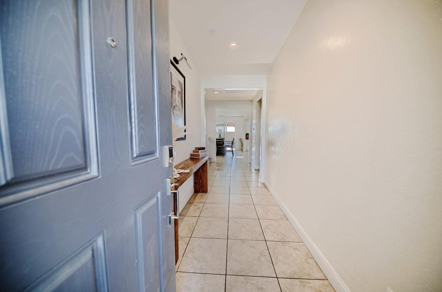 Detail Gallery Image 5 of 97 For 2045 Edwards St, Los Banos,  CA 93635 - 5 Beds | 3/1 Baths