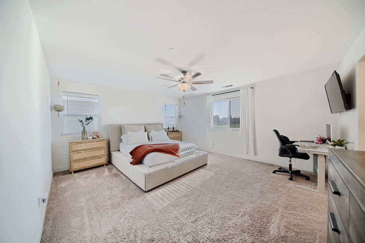 Detail Gallery Image 75 of 97 For 2045 Edwards St, Los Banos,  CA 93635 - 5 Beds | 3/1 Baths