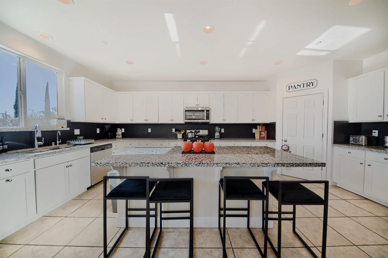 Detail Gallery Image 23 of 97 For 2045 Edwards St, Los Banos,  CA 93635 - 5 Beds | 3/1 Baths
