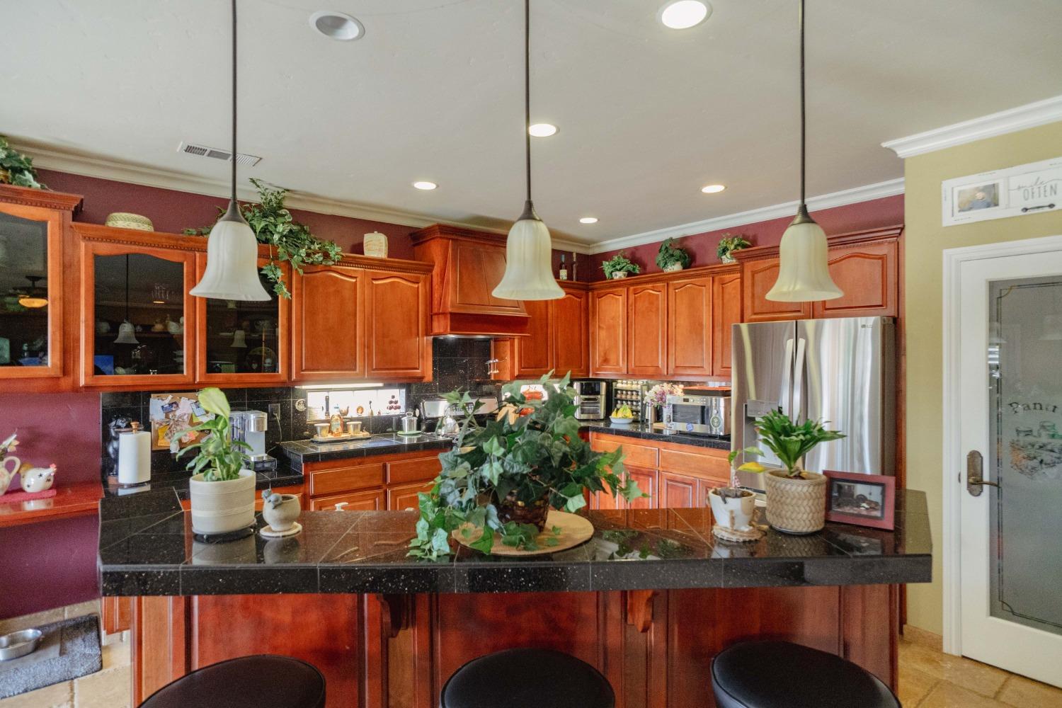 Detail Gallery Image 8 of 73 For 6839 Mercedes Ave, Winton,  CA 95388 - 3 Beds | 3 Baths