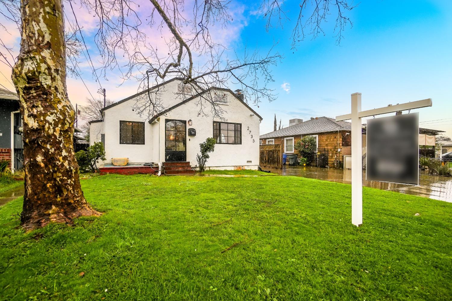 Detail Gallery Image 1 of 1 For 2735 59th St, Sacramento,  CA 95817 - 3 Beds | 2 Baths