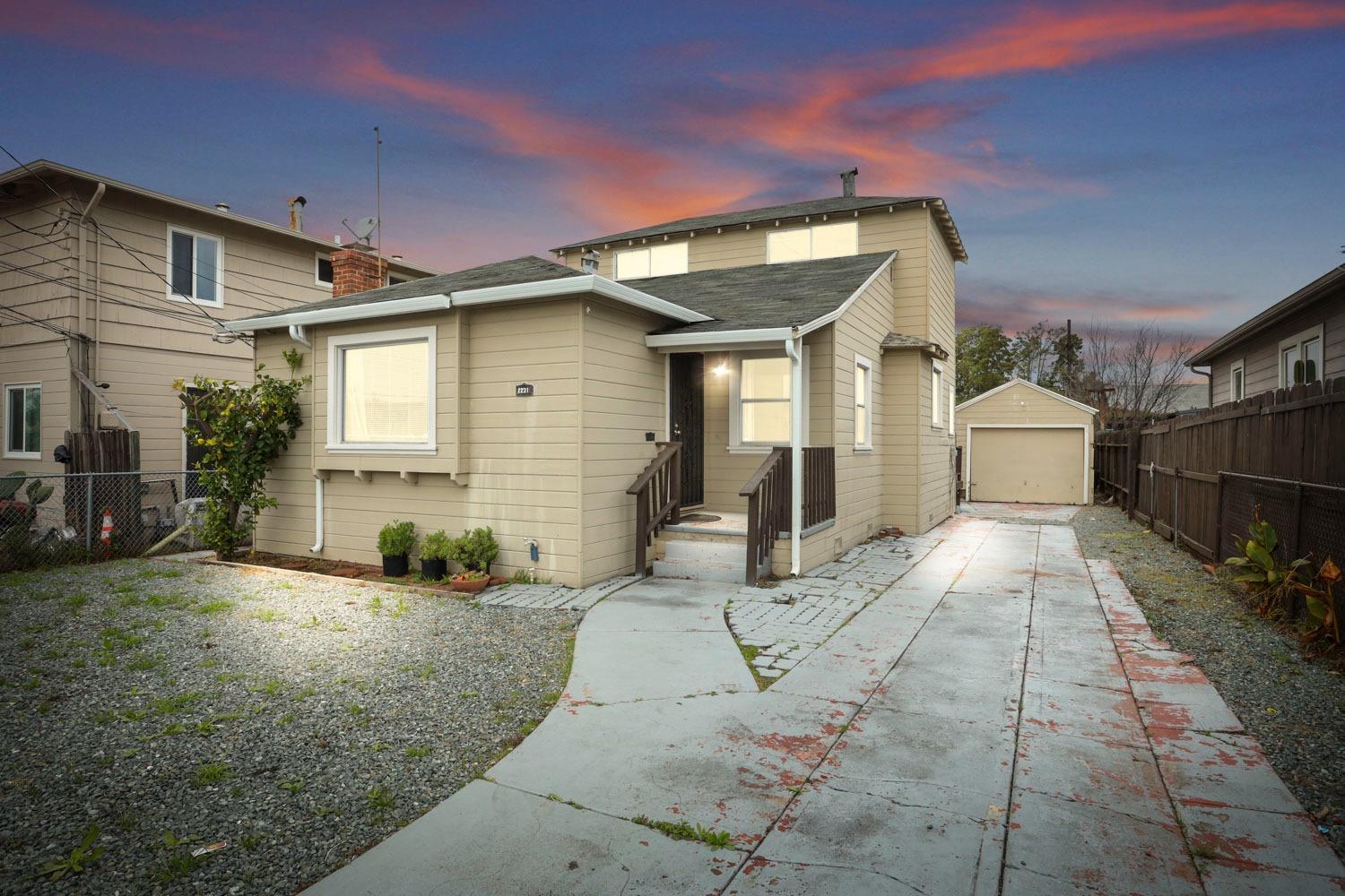 Detail Gallery Image 1 of 1 For 2231 Warner Ave, Oakland,  CA 94603 - 3 Beds | 2 Baths