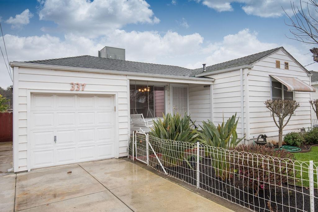 Detail Gallery Image 2 of 34 For 337 N 7th Ave, Oakdale,  CA 95361 - 3 Beds | 2 Baths