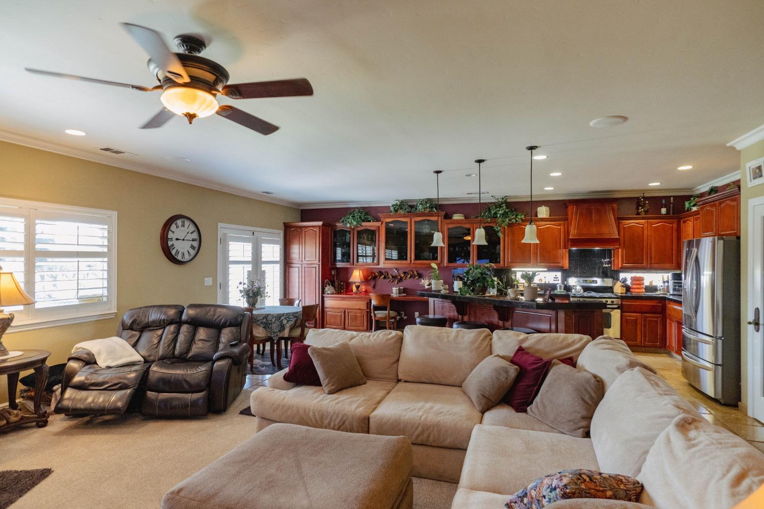Detail Gallery Image 7 of 73 For 6839 Mercedes Ave, Winton,  CA 95388 - 3 Beds | 3 Baths