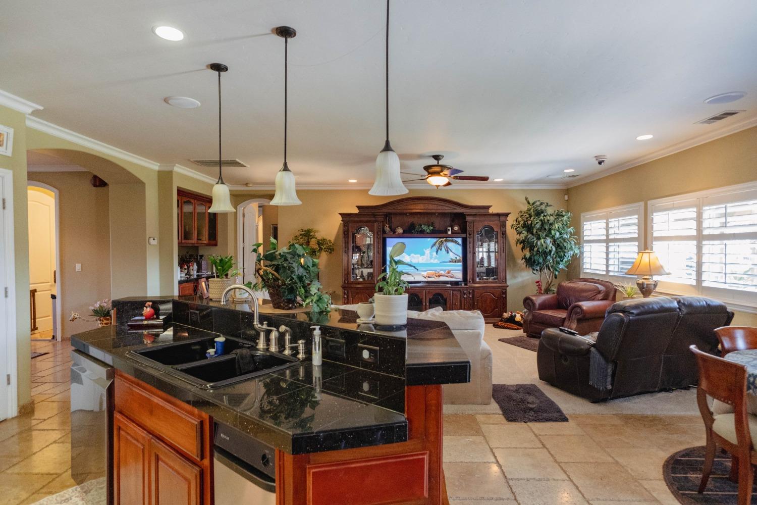 Detail Gallery Image 9 of 73 For 6839 Mercedes Ave, Winton,  CA 95388 - 3 Beds | 3 Baths