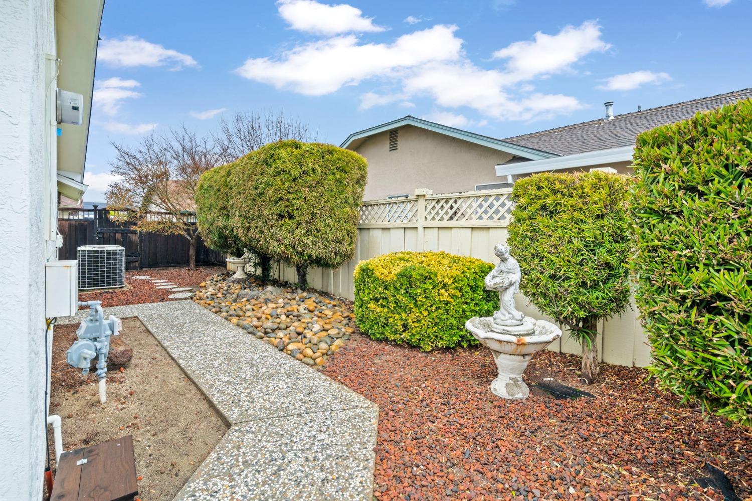 Detail Gallery Image 35 of 43 For 2174 Brigadoon Walk, Manteca,  CA 95336 - 2 Beds | 2 Baths