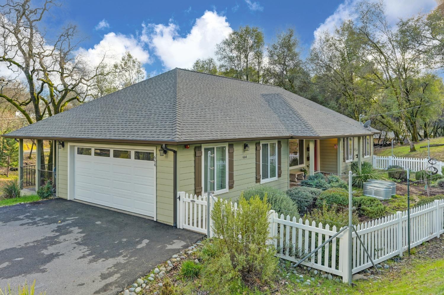 Detail Gallery Image 1 of 67 For 664 N. Circle, Diamond Springs,  CA 95619 - 3 Beds | 2 Baths