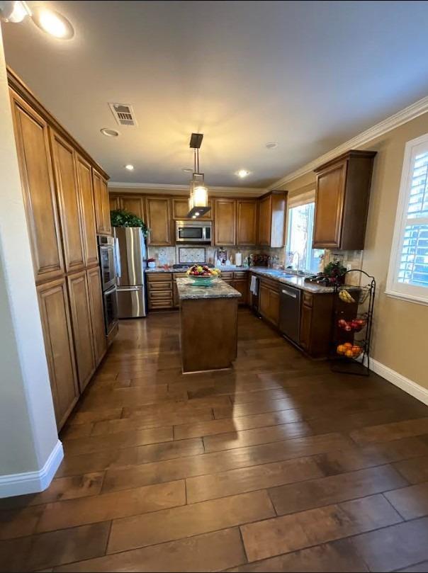 Detail Gallery Image 6 of 20 For 5143 Poppy Hills Cir, Stockton,  CA 95219 - 5 Beds | 3 Baths