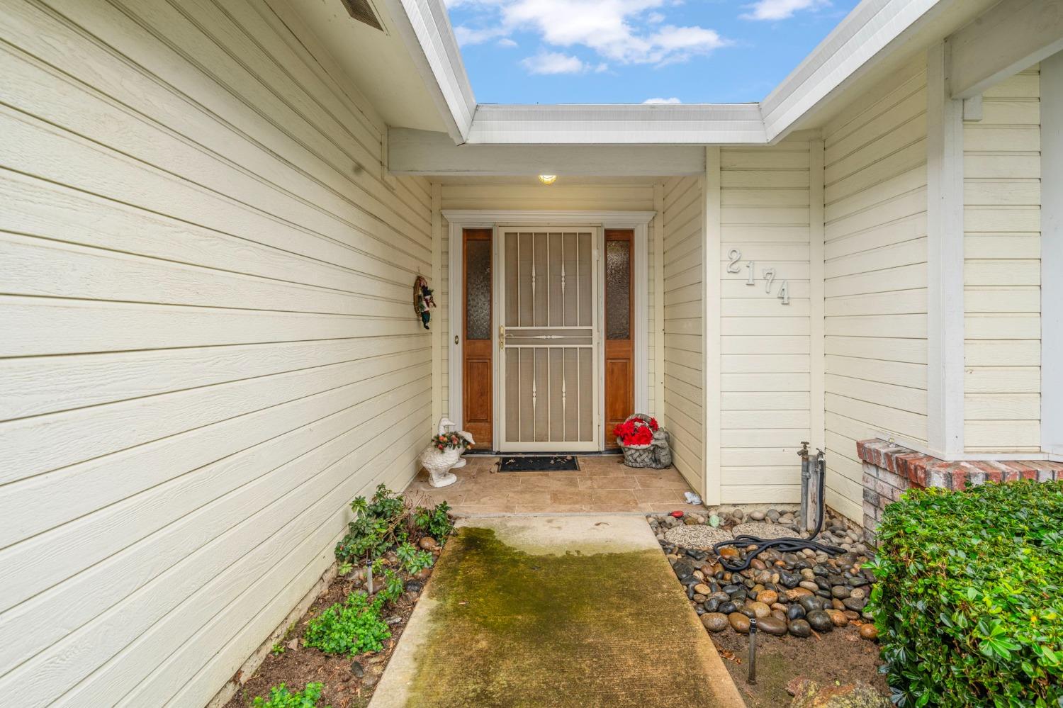 Detail Gallery Image 4 of 43 For 2174 Brigadoon Walk, Manteca,  CA 95336 - 2 Beds | 2 Baths