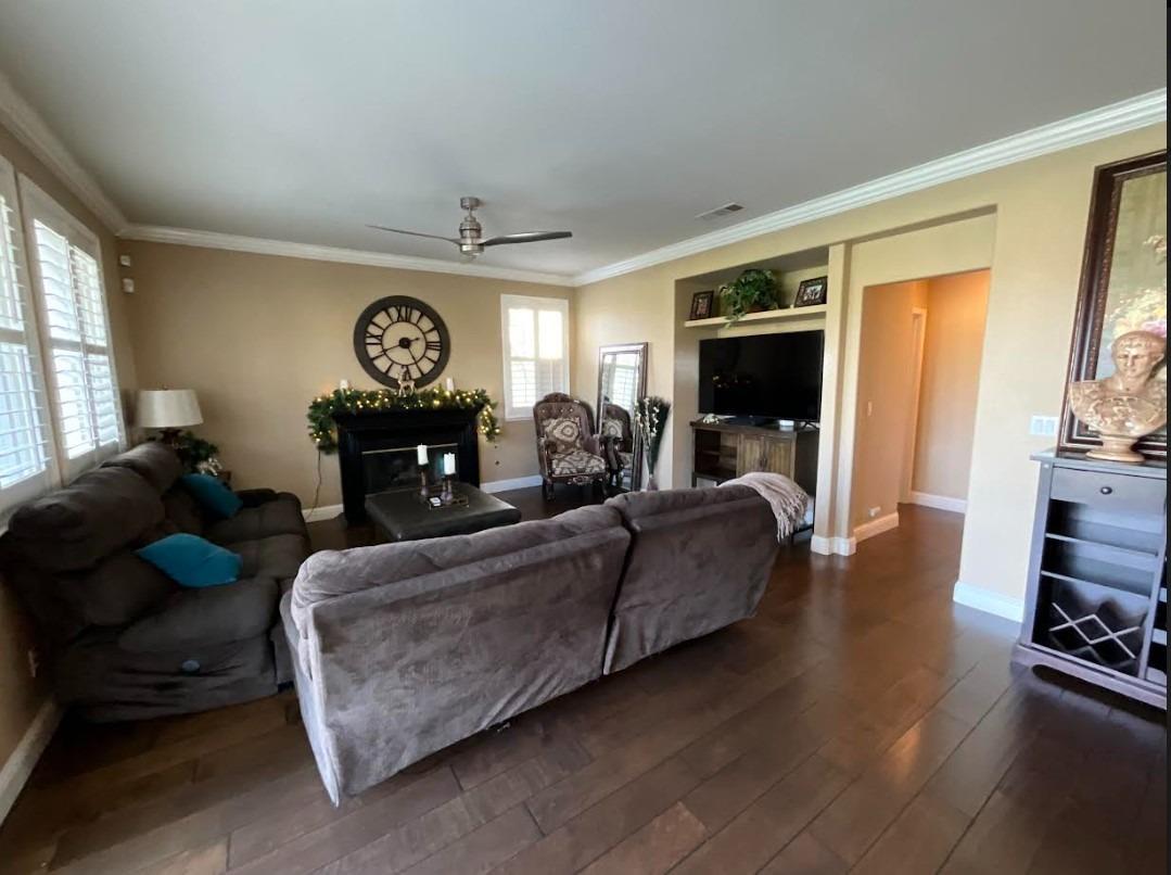 Detail Gallery Image 5 of 20 For 5143 Poppy Hills Cir, Stockton,  CA 95219 - 5 Beds | 3 Baths